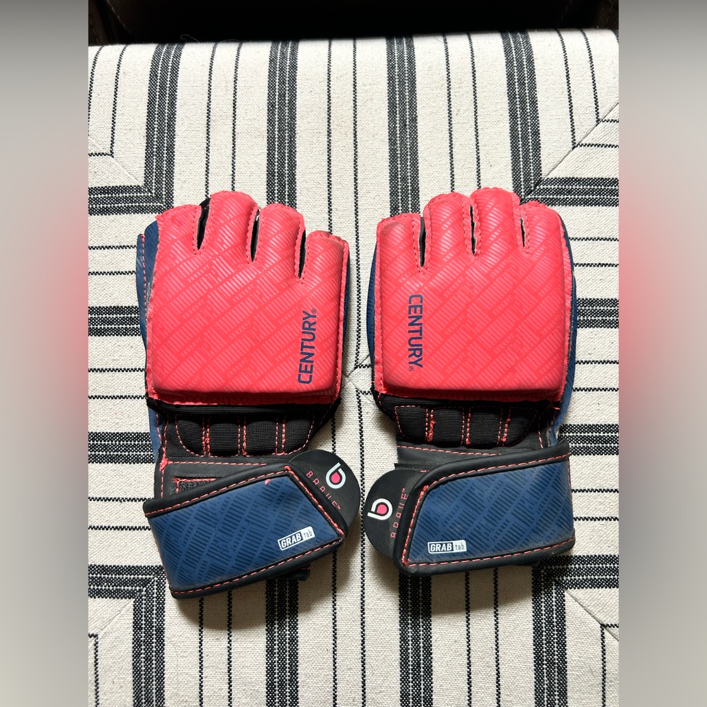 Women’s Century boxing gloves